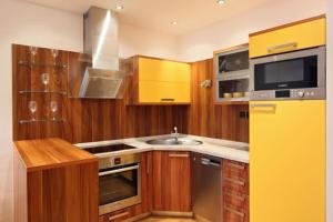 Kuchyňa alebo kuchynka v ubytovaní Apartmány Čeladná