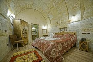 Postel nebo postele na pokoji v ubytování Cappadocia Fairy Tale Suites