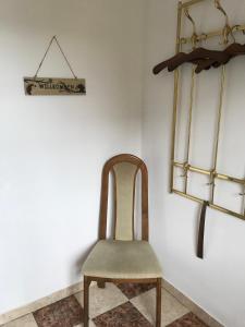 a chair sitting in a room with a white wall at Loreley bed and breakfast in Bornich