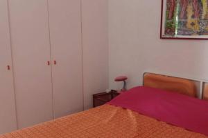 Ένα ή περισσότερα κρεβάτια σε δωμάτιο στο piccola casa con vista mare al villaggio del bridge San Nicola Arcella CS
