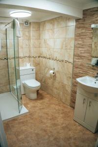 A bathroom at Seacrest Hotel 