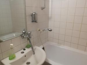 Koupelna v ubytování Mahtra Hostel