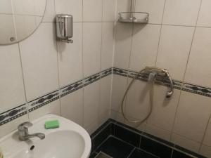 Koupelna v ubytování Mahtra Hostel