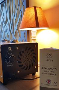 a lamp sitting next to a box next to a speaker at Al dolce eremo in Trieste