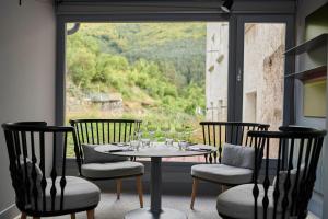 Restaurant o un lloc per menjar a Hostal Lola