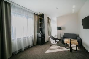 Televízia a/alebo spoločenská miestnosť v ubytovaní B&B HOTEL Warsaw East