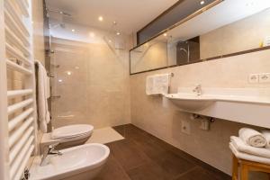 A bathroom at Sennerhof