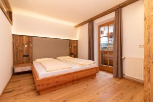 A bed or beds in a room at Sennerhof