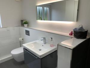 Koupelna v ubytování Traumhafte Ferienwohnung nahe dem Nord-Ostsee-Kanal