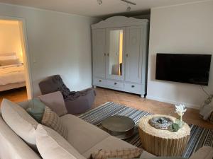 TV a/nebo společenská místnost v ubytování Traumhafte Ferienwohnung nahe dem Nord-Ostsee-Kanal
