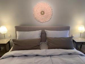 Postel nebo postele na pokoji v ubytování Traumhafte Ferienwohnung nahe dem Nord-Ostsee-Kanal