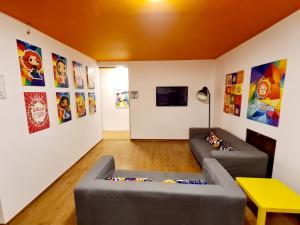 TV a/nebo společenská místnost v ubytování Arc House Madrid - Puerta del Sol Only Adults