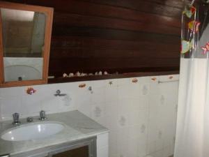 a bathroom with a sink and a mirror at Chalet da vila in Angra dos Reis