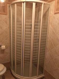 A bathroom at Guest House Via Poerio