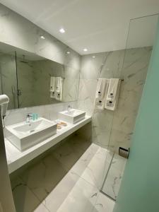 
A bathroom at Hotel Agrelli
