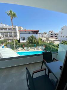 Bazén v ubytovaní AGRELLI Hotel & Suites alebo v jeho blízkosti