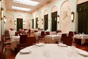 En restaurang eller annat matställe på Balneario de Cestona