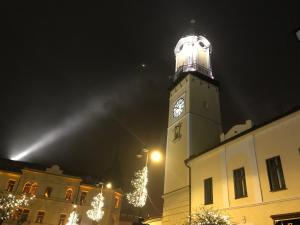Fotografia z galérie ubytovania BL - The Penthouse, 24hr Self Check-in, 2 Bedrooms, Fireplace, AC, Panoramic View from main Balcony, 3-minute walk to City Center v Banskej Bystrici