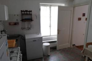 a kitchen with a stove and a window and a refrigerator at RIBARIĆ in Banjol