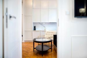 Kuchnia lub aneks kuchenny w obiekcie APARTAMENTY ARTE LUBLIN Niecała 11 - faktura VAT parking free