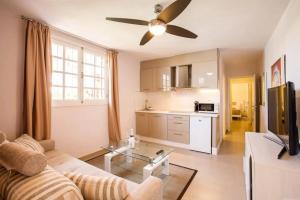Kuchyňa alebo kuchynka v ubytovaní 1 Bedroom Apartment for 4 people in Tenerife