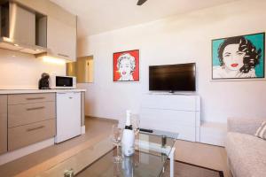 Televízia a/alebo spoločenská miestnosť v ubytovaní 1 Bedroom Apartment for 4 people in Tenerife