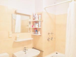 Ванна кімната в Welcome to Messe! Two-bedroom SmartApartment &Balcony