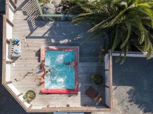 Bazén v ubytování Dusky Lodge nebo v jeho okolí