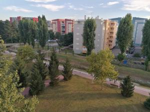 Vonkajšia záhrada v ubytovaní Apartment Zelena Oaza- free parking