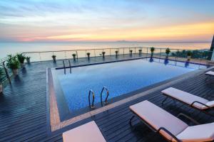 Sundlaugin á Serene Beach Hotel Danang eða í nágrenninu
