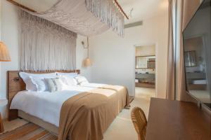 Kedma by Isrotel Collection客房内的一张或多张床位