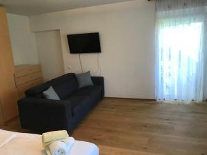 Televiisor ja/või meelelahutuskeskus majutusasutuses Apartementhaus Helene am Klopeinersee