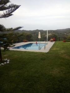 Bazén v ubytování Villa Spiti Louloudis nebo v jeho okolí