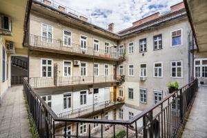 Budova, v ktorej sa apartmán nachádza
