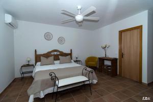 Giường trong phòng chung tại Casa Rural La Molinera