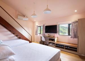 Postel nebo postele na pokoji v ubytování 名竹旅社 Minzu Hotel