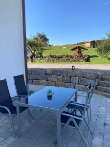 a table and two chairs on a patio at Ferienwohnung Scholter in Eichstegen