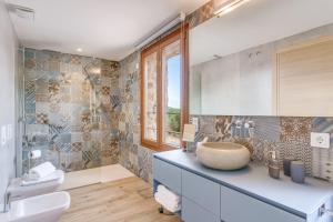 A bathroom at Ca'n Gatulux