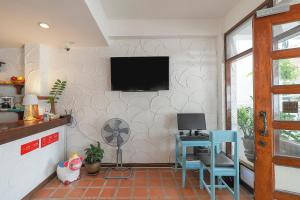 TV a/nebo společenská místnost v ubytování Tong Mee House Hua Hin + 14 fotografií