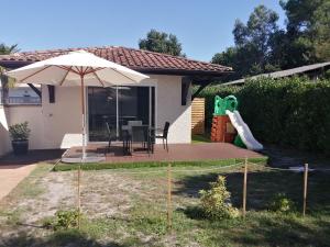 Κήπος έξω από το Gîte l'Escapade au bassin d'Arcachon à Biganos