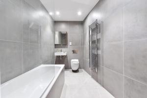 Kylpyhuone majoituspaikassa Central Apartments