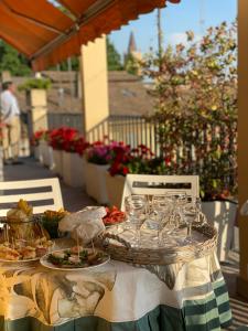 Le Tre Torri tesisinde bir balkon veya teras