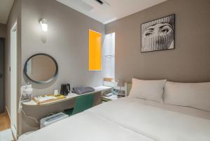 Ліжко або ліжка в номері BLO BY BLO HOTEL