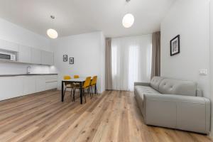 a living room with a couch and a table at Casa da Suite Mirabello in Milan