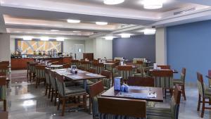 Restaurace v ubytování Holiday Inn Express Cabo San Lucas by IHG
