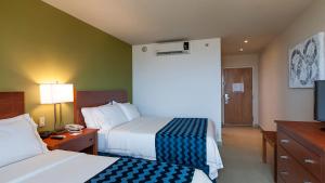 Postel nebo postele na pokoji v ubytování Holiday Inn Express Cabo San Lucas by IHG