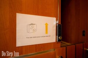 Certifikát, hodnocení, plakát nebo jiný dokument vystavený v ubytování Do Step Inn Central - Self-Service-Hostel