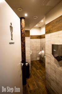 Postel nebo postele na pokoji v ubytování Do Step Inn Central - Self-Service-Hostel