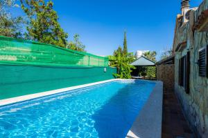 Bazén v ubytovaní Casa Paqui Alcudia alebo v jeho blízkosti