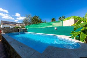Bazén v ubytovaní Casa Paqui Alcudia alebo v jeho blízkosti